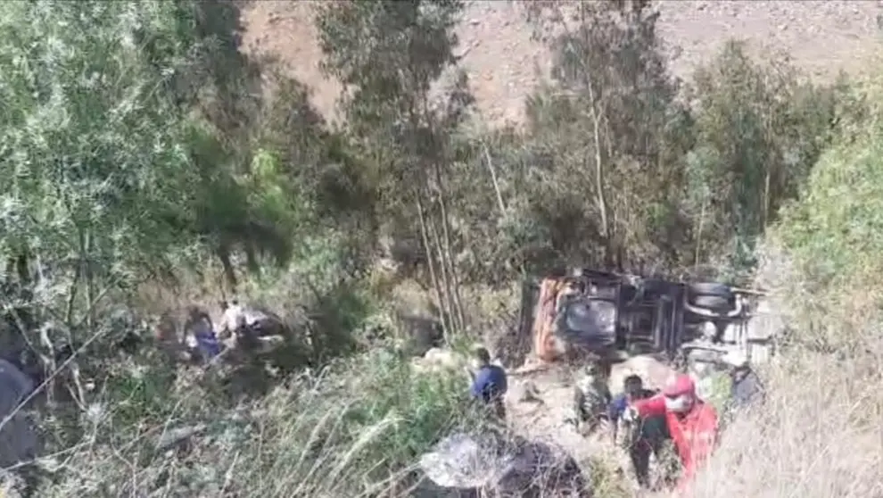 Accidente de flota en la carretera Cochabamba - Santa Cruz, a la altura de Melga. CAPTURA ATB