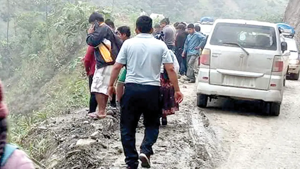 Tres miembros de una familia pierden la vida tras embarrancamiento en Caranavi. FACEBOOK