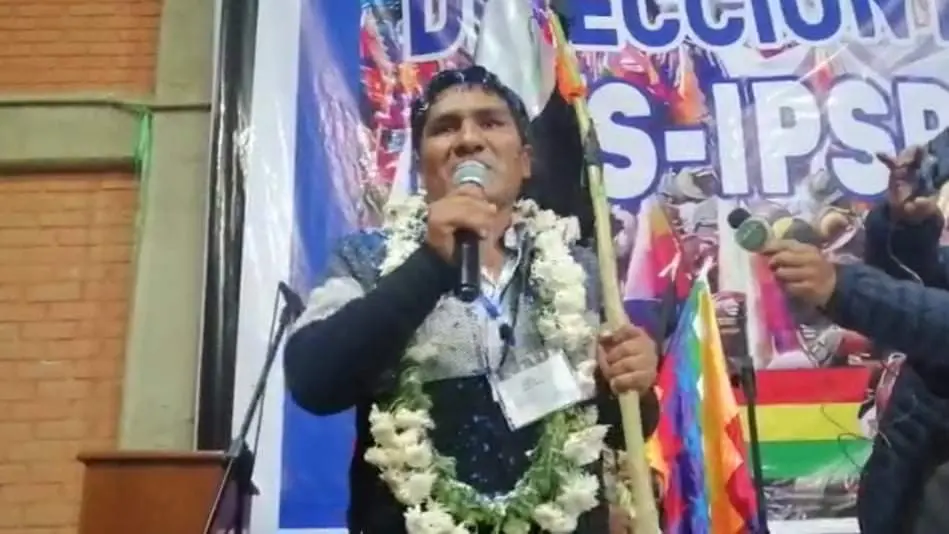 Celso Chumacero, nuevo titular del MAS en Cochabamba, durante su primer discurso.