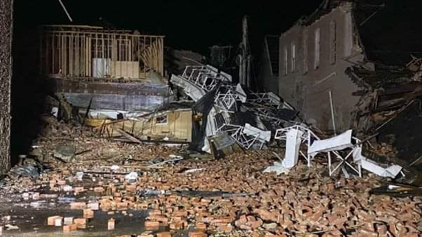 Fotograf&iacute;a del desastre que dej&oacute; la ola de tornados en EEUU. AGENCIAS