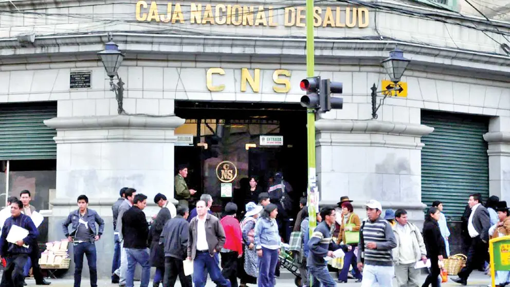Imagen de la fachada de oficinas de la Caja Nacional de Salud de La Paz. ERBOL