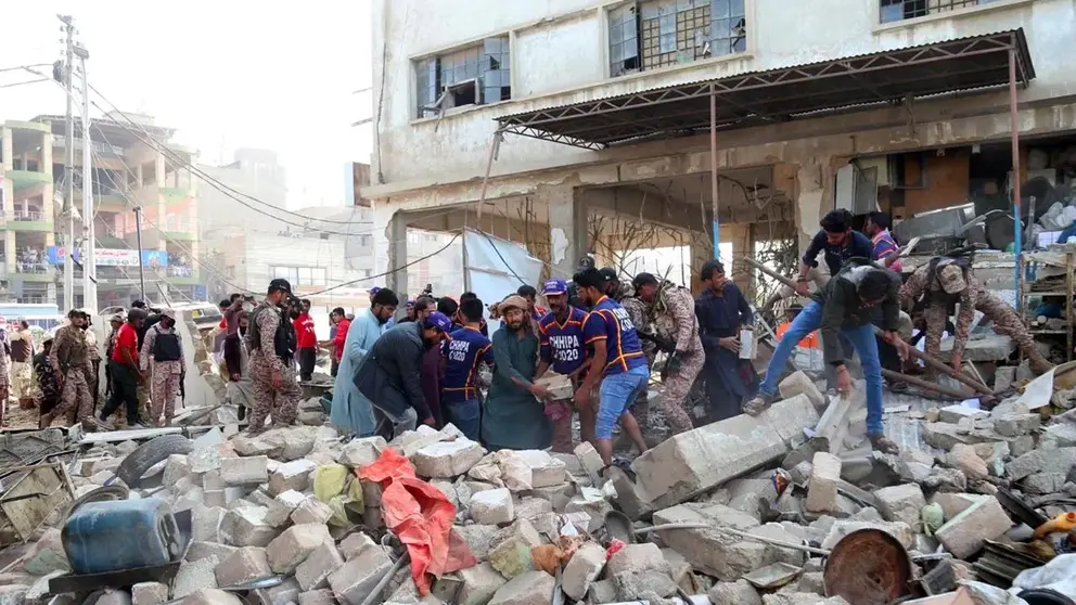 Explosi&oacute;n en un edificio deja al menos 8 muertos y varios heridos en Pakist&aacute;n. EFE