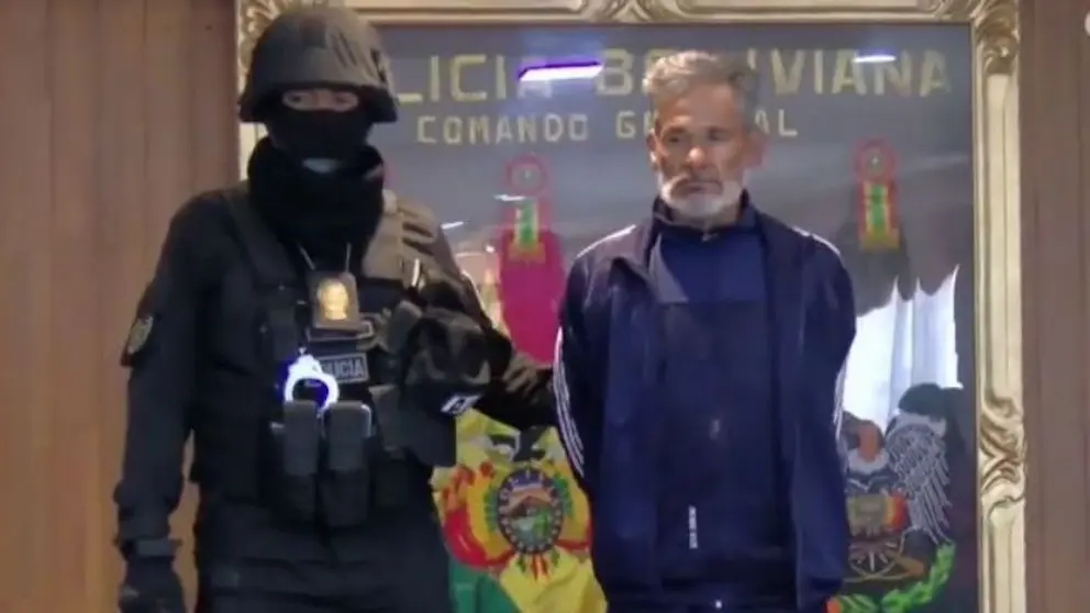 La policía aprehendió y presentó a "El Pintor", ladrón que envenenaba perros. APG