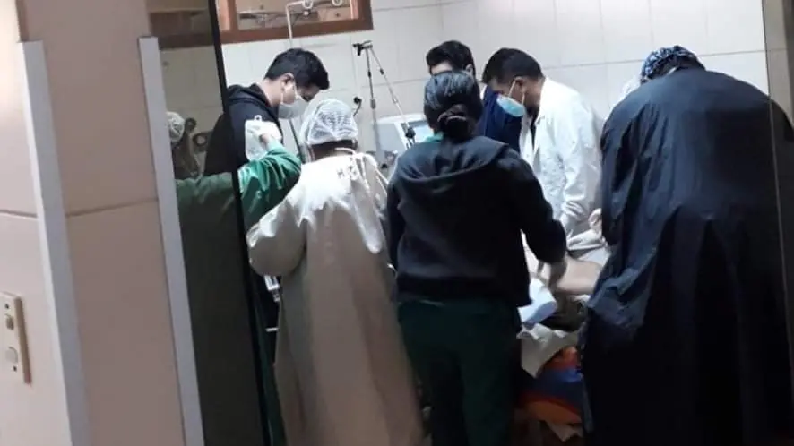 El militar herido, atendido en el hospital Viedma.