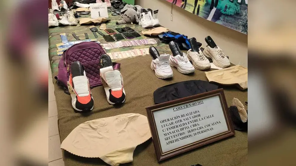 Exponen las prendas donde escondían la droga. FRECUENCIA POLICIAL COCHABAMBA