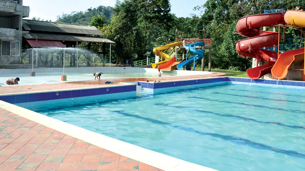 Una piscina al interior de un complejo hotelero del Trópico de Cochabamba. DICO SOLÍS