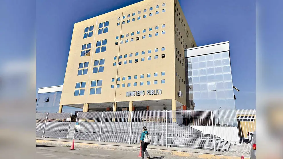 Frontis del edificio del Ministerio Público, donde se realizó la autopsia de los cuerpos de las víctimas. ARCHIVO