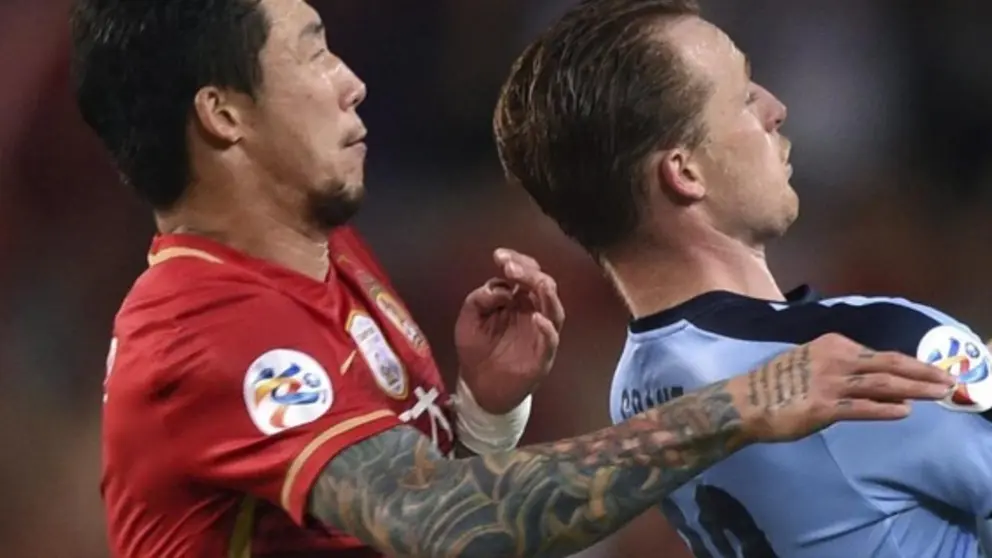 China proh&iacute;be hacerse nuevos tatuajes a jugadores de la selecci&oacute;n de f&uacute;tbol. EFE