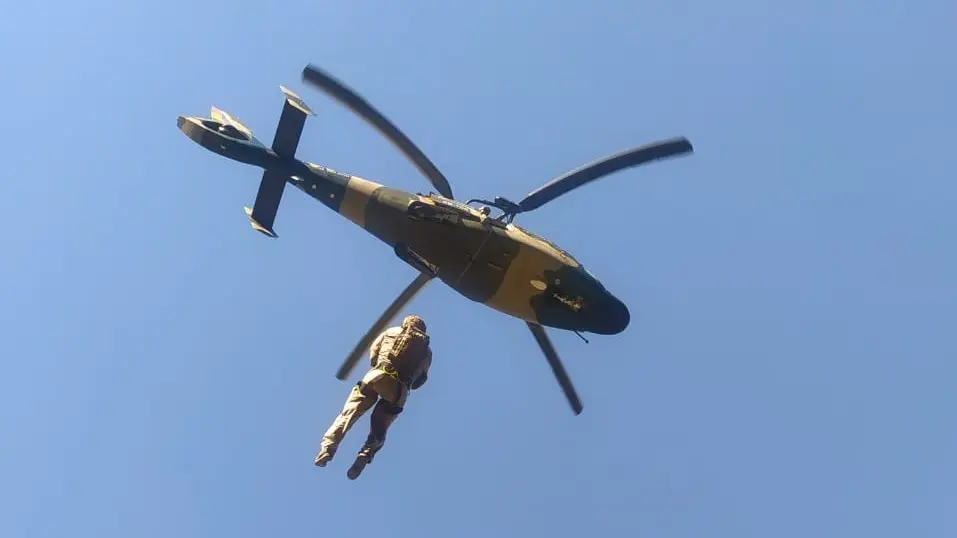 El despliegue de personal y un helic&oacute;ptero para b&uacute;squeda y rescate en Pojo. GOBERNACI&Oacute;N