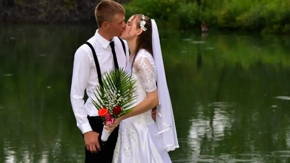 Peter y Anna, la pareja menonita casada por lo civil en Santa Cruz. URGENTE.BO