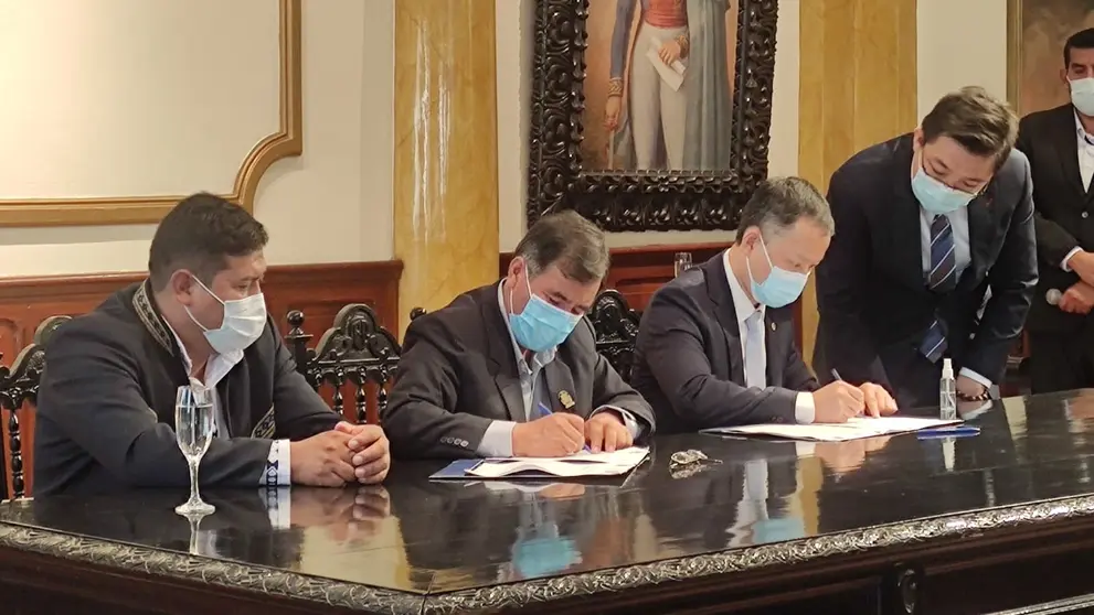 La firma del acta de entendimiento entre la Gobernaci&oacute;n y China. GOBERNACI&Oacute;N DE COCHABAMBA