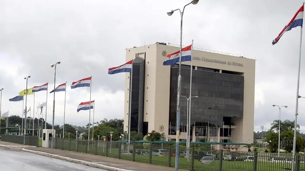 En la imagen un registro del edificio de la Conmebol, en Luque (Paraguay). EFE