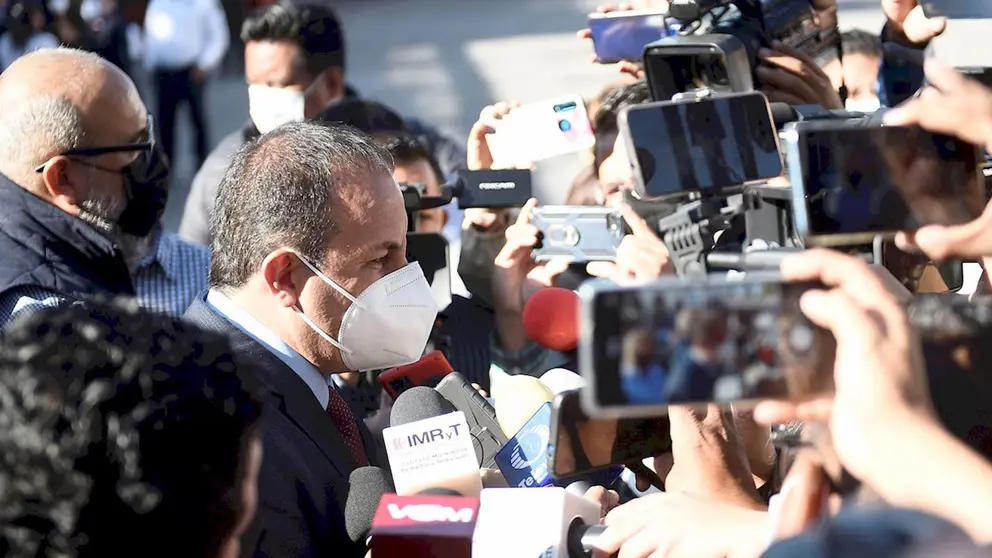 El gobernador del estado de Morelos, Cuauhtémoc Blanco, habla hoy con los medios de comunicación durante un acto protocolario en la ciudad de Cuernavaca, estado de Morelos (México). EFE