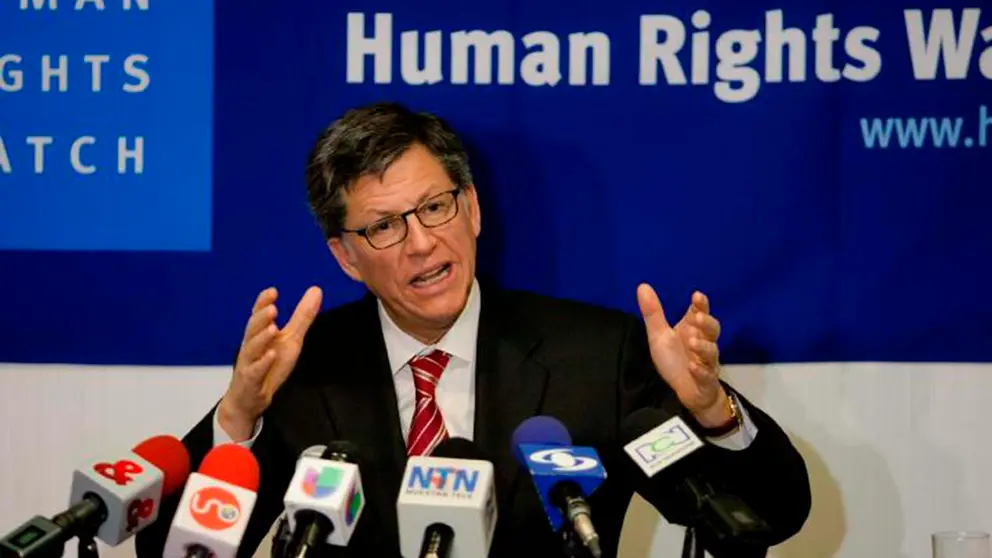 El representante de HRW en conferencia de prensa. HRW
