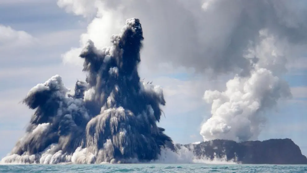 Erupci&oacute;n del volc&aacute;n submarino de Tonga en 2009./ EFE