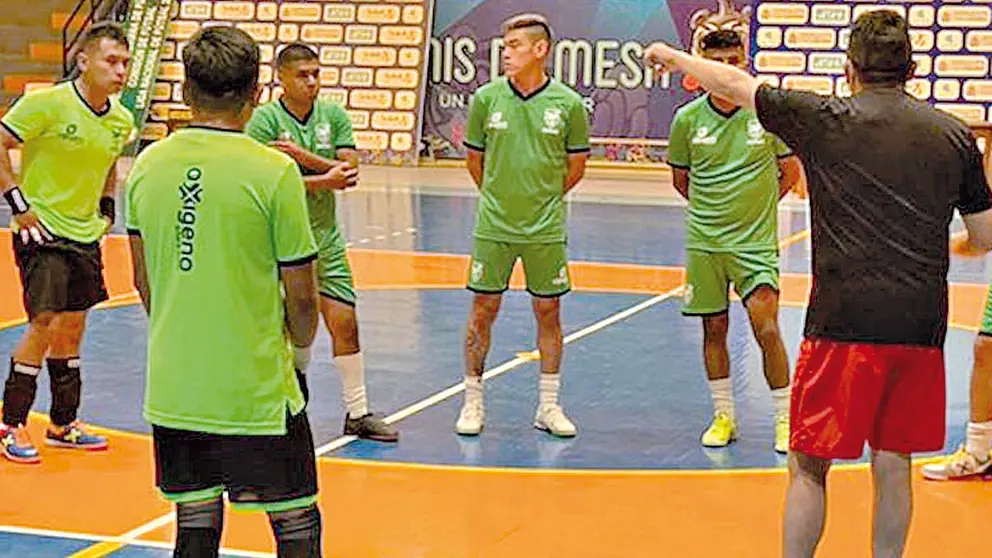 Una sesión de entrenamiento de la Selección en el coliseo Evo Morales.            FBF