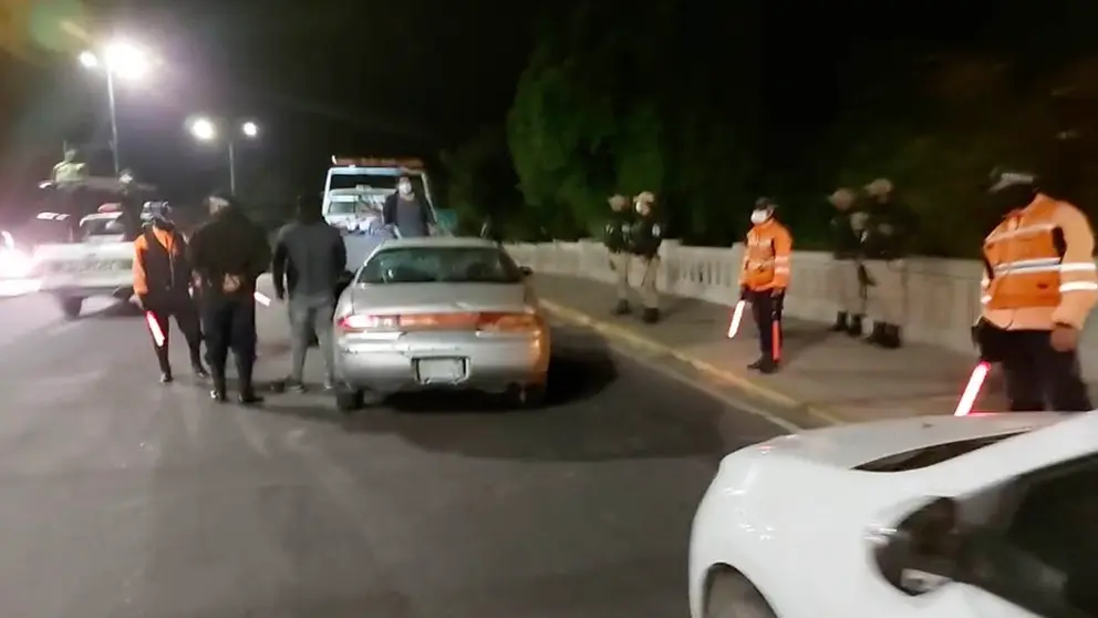 Movilidad Urbana retiene 20 veh&iacute;culos y tres motocicletas por infringir horarios de circulaci&oacute;n. / GAMC
