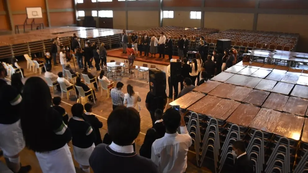 La entrega de mobiliario en la unidad educativa 6 de Mayo, este mi&eacute;rcoles. NO&Eacute; PORTUGAL