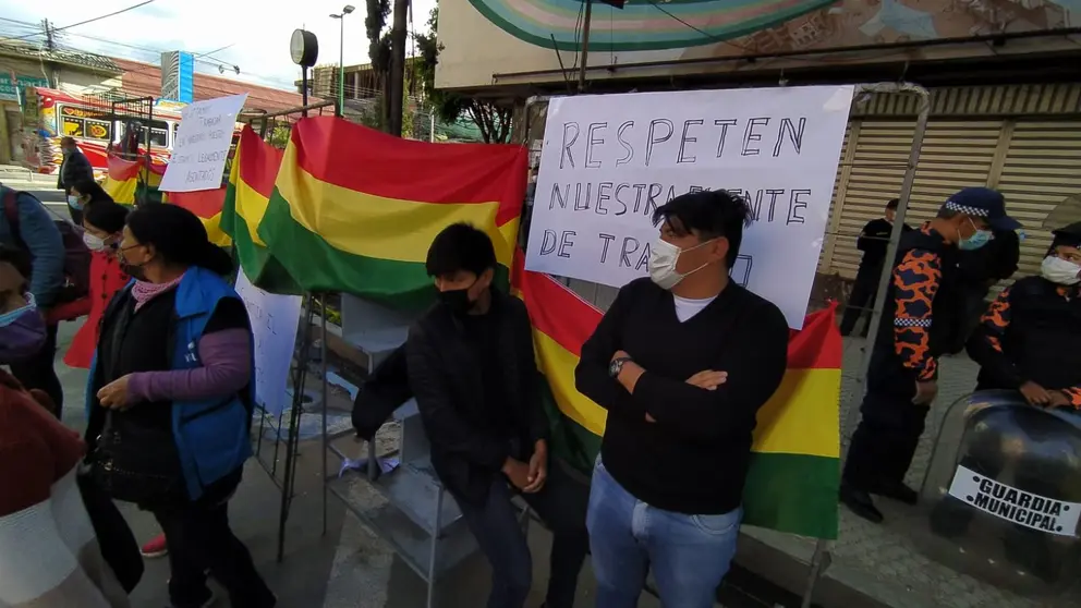 La protesta de los comerciantes, la ma&ntilde;ana de este jueves. DICO SOL&Iacute;S