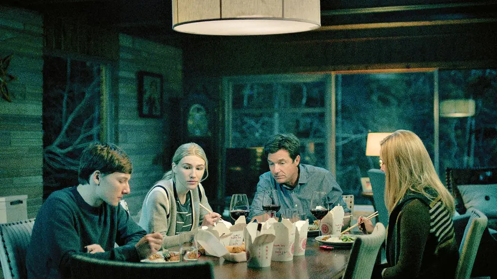 La familia Byrde, protagonista de la serie &lsquo;Ozark&rsquo; en un capítulo de su última temporada. NETFLIX