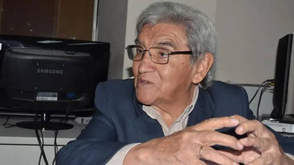 El periodista, poeta y diplom&aacute;tico Jorge "Coco Manto" Mansilla en una entrevista.               ARCHIVO