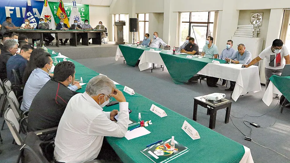 Reunión de Congreso en instalaciones de la FBF en Cochabamba, en 2021. ARCHIVO