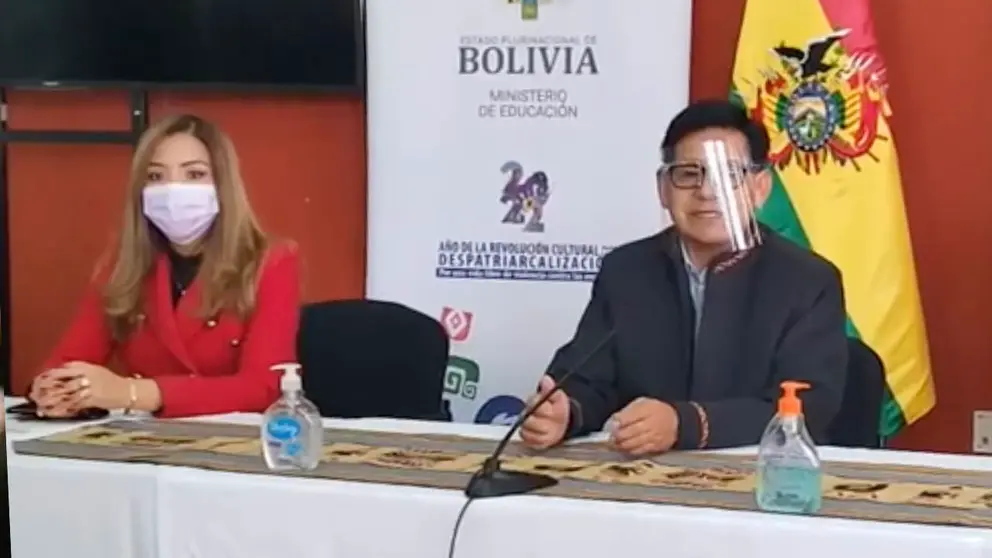 Gabriela Alc&oacute;n, viceministra de Comunicaci&oacute;n y Edgar Pary, ministro de Educaci&oacute;n./ Foto: APG