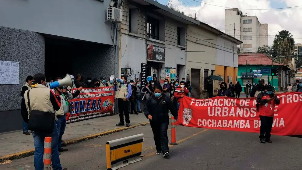 La protesta de los maestros rurales, la ma&ntilde;ana de este lunes. MELISSA REVOLLO