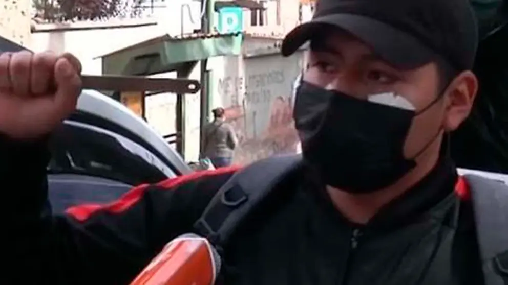 Captura del agresor denunciando el hecho.