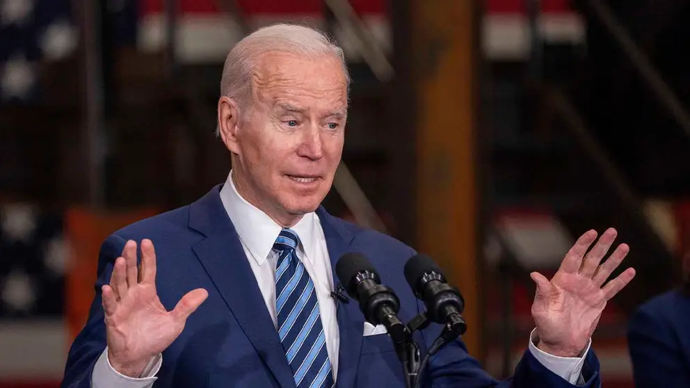 El presidente de ee.UU., Joe Biden, pronuncia unas palabras y firma una Orden Ejecutiva sobre Acuerdos Laborales de Proyectos en Ironworkers Local 5 en Upper Marlboro, Maryland, EE.UU., 04 de febrero de 2022. EFE