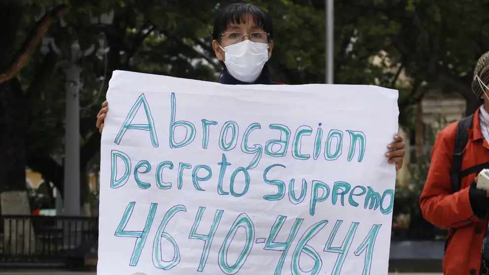 Una imagen de las protestas de grupos antivacunas en la plaza 14 de Septiembre, en Cochabamba. APG