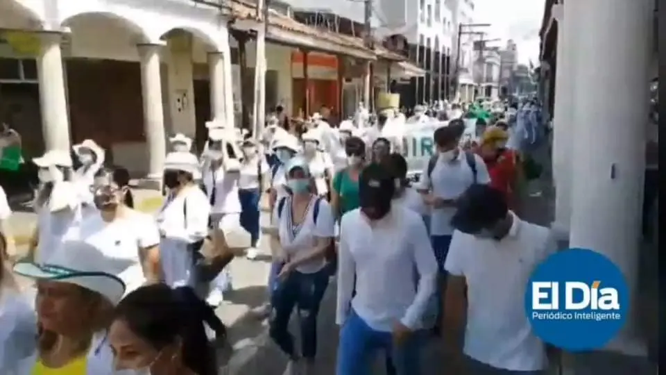 M&eacute;dicos marchan en apoyo a los doctores R&oacute;mulo Calvo y Fernando Castedo. CAPTURA EL D&Iacute;A