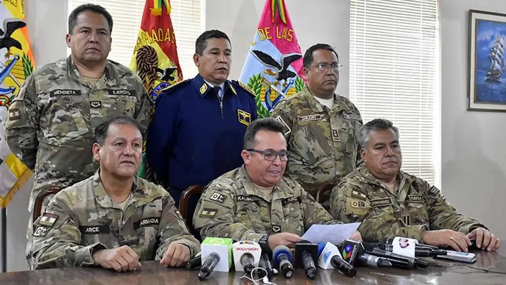 C&uacute;pula militar en 2019 env&iacute;a un mensaje al expresidente Evo Morales.