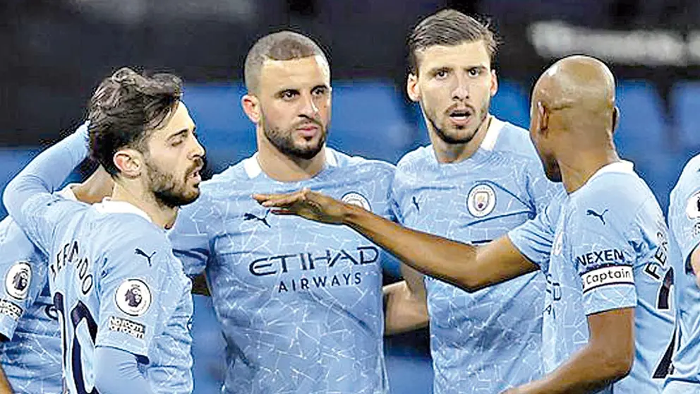 Los jugadores del City, festejan un gol. ARCHIVO