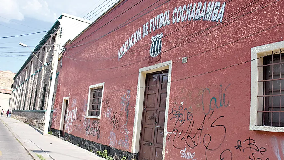 Imagen del frontis de la Asociación de la calle Ecuador. DICO SOLÍS