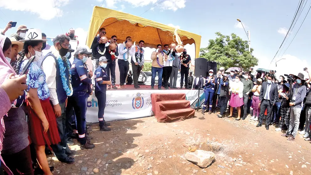 Autoridades inauguran obras de pavimentación en presencia de los vecinos. DICO SOLÍS