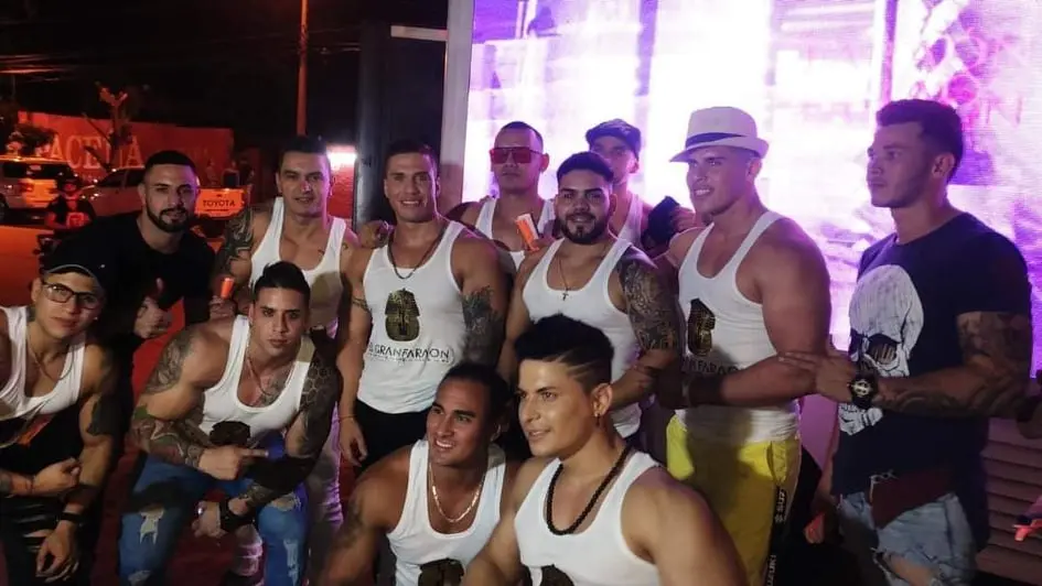 Imagen referencial de un grupo de strippers. RRSS