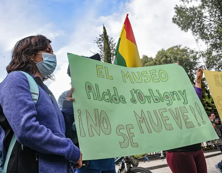 Ambientalistas y activistas en el plant&oacute;n de esta ma&ntilde;ana.       DICO SOL&Iacute;S