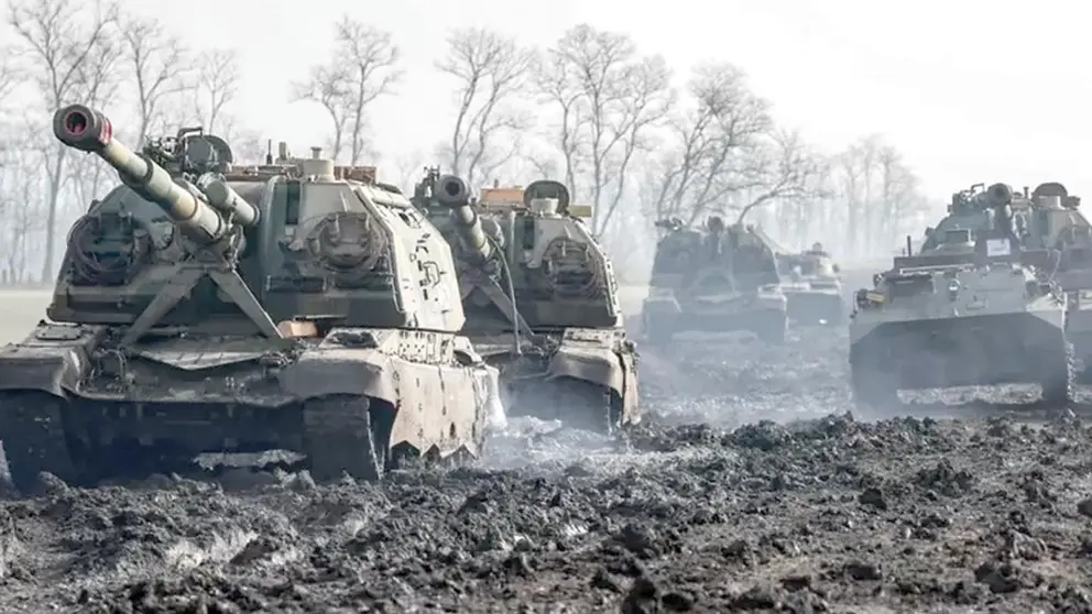 Vehículos blindados rusos en la región rusa de Rostov, cerca de la frontera con Ucrania. BBCMUNDO