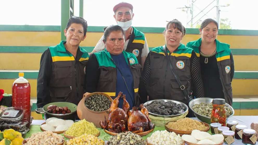 Productores beneficiados con las personer&iacute;as jur&iacute;dicas, este mi&eacute;rcoles. ALCALD&Iacute;A DE QUILLACOLLO