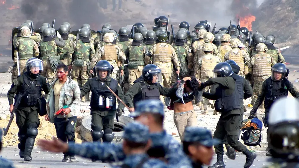 La presencia policial y militar en Huayllani, Sacaba, en 2019, donde hubo detenidos.            DICO SOLÍS