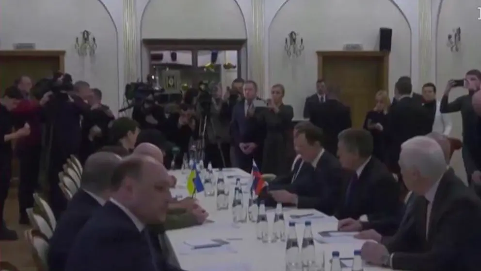 Delegaciones de ambos pa&iacute;ses al inicio de la reuni&oacute;n. Captura de El Pa&iacute;s