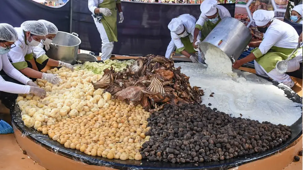 El puchero sacabeño, el más grande de Bolivia. DICO SOLÍS
