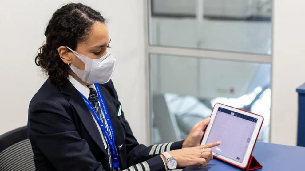 Paola Velasco Pinedo, instructora de Simulador de Vuelo en BoA.	       CORTES&Iacute;A BOA