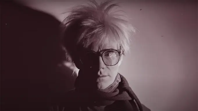 El artista pop Andy Warhol en un fotograma de su nuevo documental.       NETFLIX