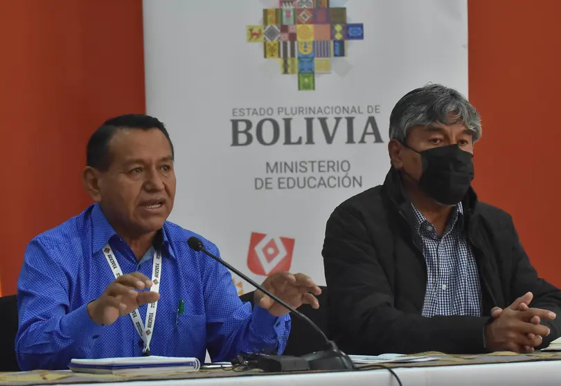 El viceministro de Educaci&oacute;n Regular, Bartolom&eacute; Puma, informa que el di&aacute;logo con el Magisterio Rural se reanudar&aacute; por la tarde. FOTO/Daniel MIRANDA/APG