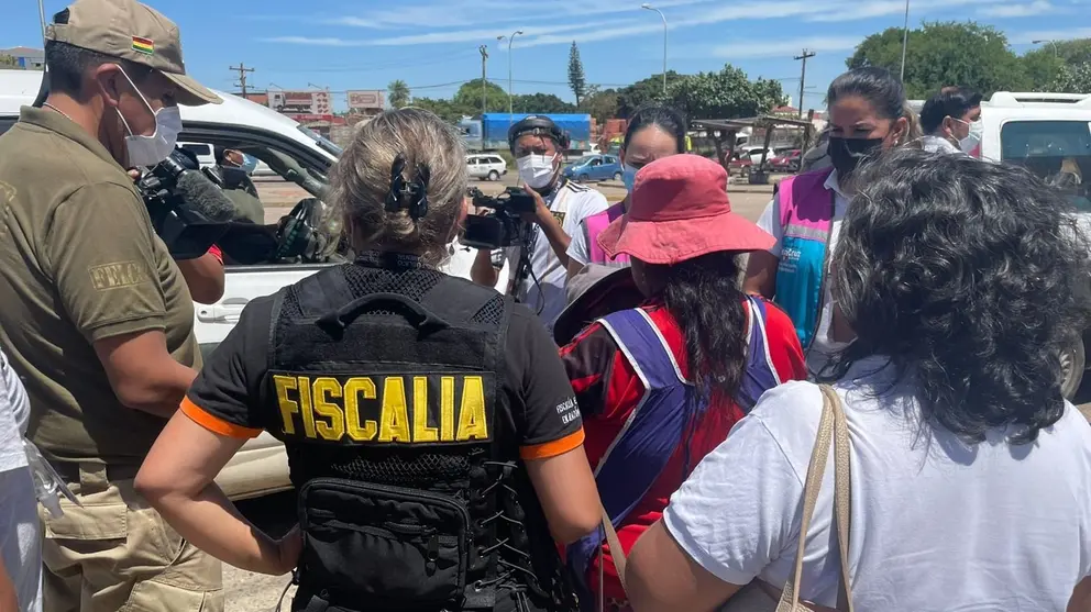 Autoridades en operativo de rescate de menores obligados a trabajar por sus padres. FGE