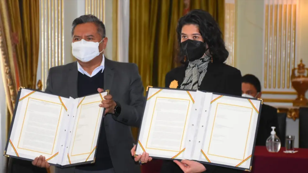 El ministro de Relaciones Exteriores, Rogelio Mayta, junto a la mexicana Tania Reneaum, de la CIDH. APG