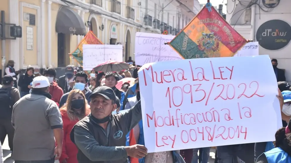 Comerciantes durante la movilizaci&oacute;n, este 28 de marzo. NO&Eacute; PORTUGAL