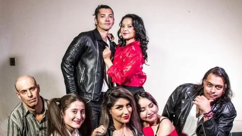Parte del elenco de DREI